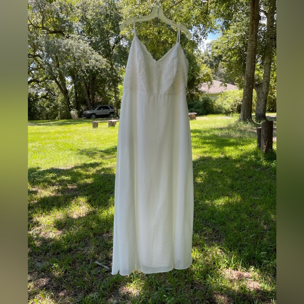 David’s Bridal Lace Spaghetti Strap Wedding Dress Size 18